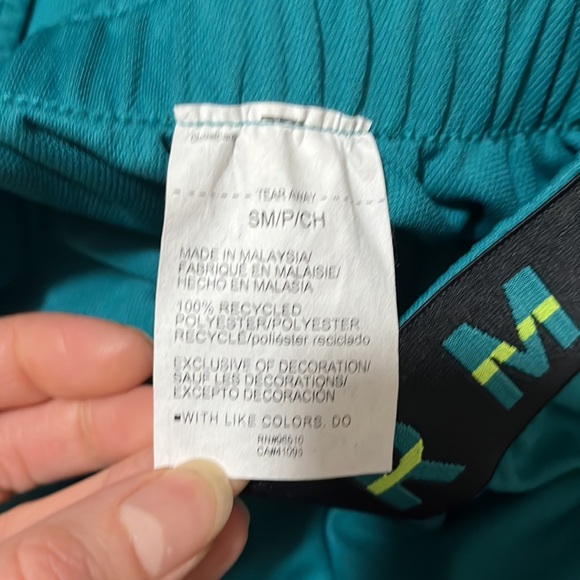 Under Armour loose running shorts - Picture 4 of 9